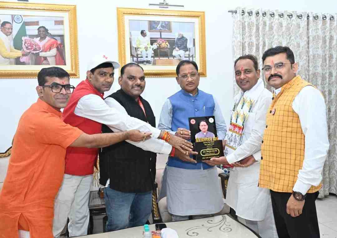 मुख्यमंत्री विष्णु देव साय से भारतीय रेडक्रास सोसायटी के पदाधिकारियों ने की सौजन्य भेंट
