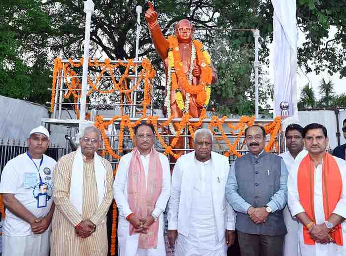 सुशासन तिहार 2026: मुख्यमंत्री विष्णु देव साय ने किया मुंगेली नगर के चौक-चौराहों में स्थापित प्रतिमाओं का किया अनावरण