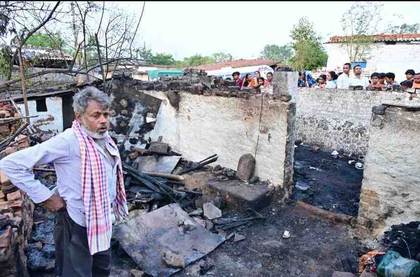कुम्हारी थाना क्षेत्र अंतर्गत खपरी में गैस सिलेंडर ब्लास्ट की दर्दनाक घटना में एक ही परिवार के चार सदस्यों की मौत कुम्हारी थाना क्षेत्र अंतर्गत खपरी में गैस सिलेंडर ब्लास्ट की दर्दनाक घटना में एक ही परिवार के चार सदस्यों की मौत