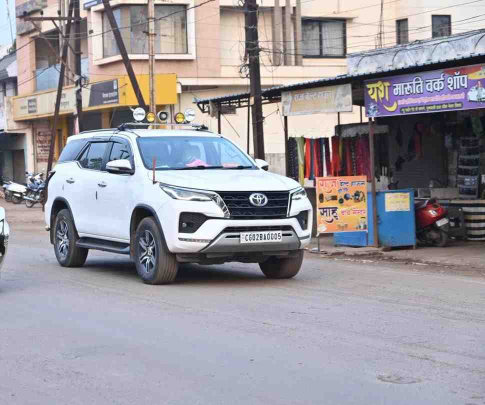 राजस्व मंत्री टंक राम वर्मा ने छोड़ा ‘पायलट-फॉलो’ वाहनों का काफिला,प्रधानमंत्री के ऊर्जा और संसाधन बचत के आह्वान से प्रेरित होकर लिया फैसला