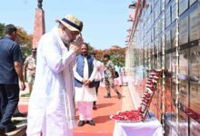 केंद्रीय गृहमंत्री अमित शाह ने अमर वाटिका में शहीदों को दी श्रद्धांजलि, परिजनों से की आत्मीय मुलाकात