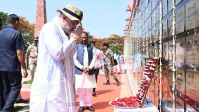 केंद्रीय गृहमंत्री अमित शाह ने अमर वाटिका में शहीदों को दी श्रद्धांजलि, परिजनों से की आत्मीय मुलाकात केंद्रीय गृहमंत्री अमित शाह ने अमर वाटिका में शहीदों को दी श्रद्धांजलि, परिजनों से की आत्मीय मुलाकात
