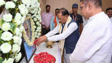 मुख्यमंत्री विष्णुदेव साय ने स्वर्गीय दिनेश सेन को दी श्रद्धांजलि : शोक संतप्त परिवार से की मुलाकात मुख्यमंत्री विष्णुदेव साय ने स्वर्गीय दिनेश सेन को दी श्रद्धांजलि : शोक संतप्त परिवार से की मुलाकात