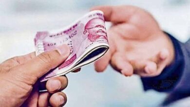 गोंडा में पंचायत सचिव 10 हजार रुपये की रिश्वत लेते रंगे हाथ गिरफ्तार गोंडा में पंचायत सचिव 10 हजार रुपये की रिश्वत लेते रंगे हाथ गिरफ्तार