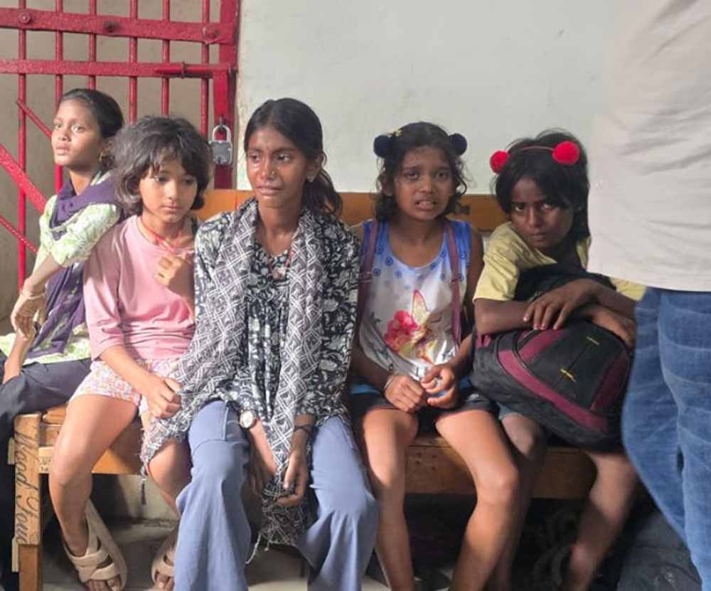 भागलपुर में लापता 5 बच्चियां पटना से बरामद, SIT जांच जारी भागलपुर में लापता 5 बच्चियां पटना से बरामद, SIT जांच जारी