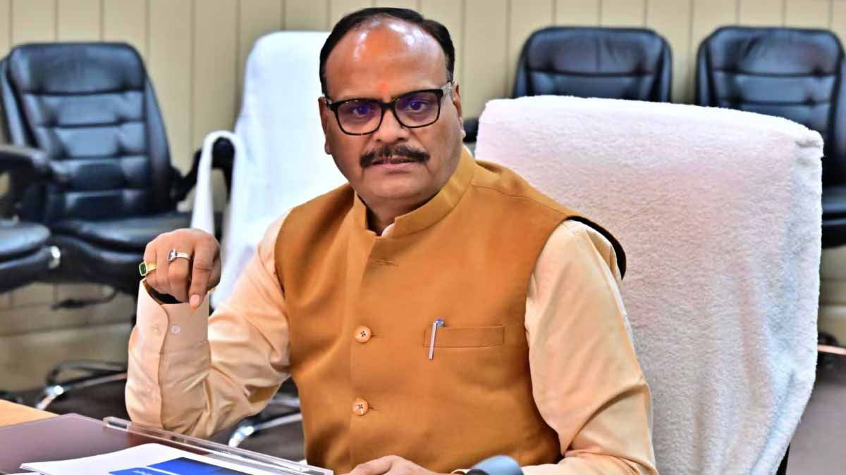 यूपी स्वास्थ्य विभाग में बड़ा एक्शन, 5 डॉक्टर बर्खास्त, 16 अधिकारियों पर गिरी गाज