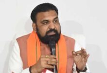 बिहार में लापरवाह अफसरों पर कार्रवाई शुरू, मुजफ्फरपुर के राजस्व अधिकारी सस्पेंड