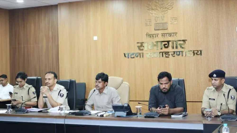 पटना में बकरीद को लेकर प्रशासन अलर्ट, डीएम-एसएसपी ने सुरक्षा व्यवस्था की समीक्षा की पटना में बकरीद को लेकर प्रशासन अलर्ट, डीएम-एसएसपी ने सुरक्षा व्यवस्था की समीक्षा की