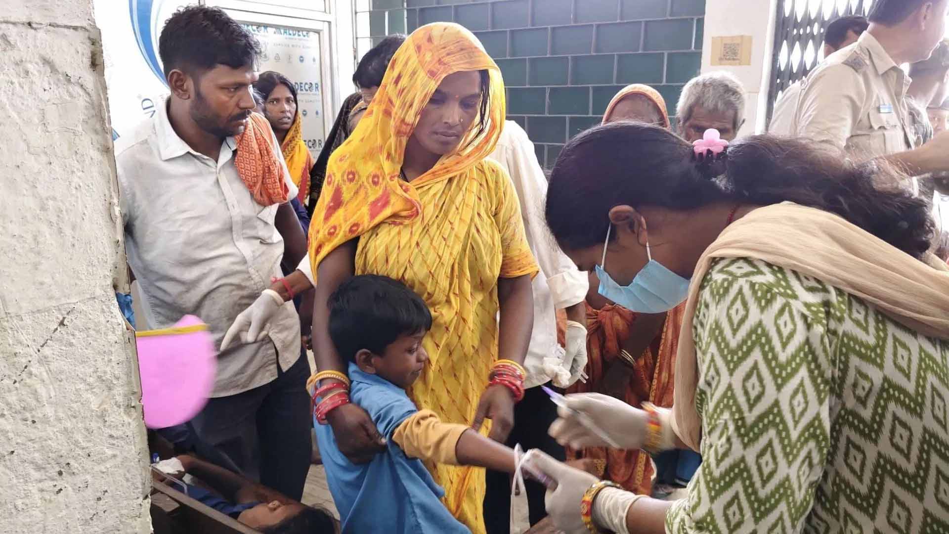सहरसा में मिड-डे मील खाने के बाद 250 से ज्यादा बच्चे बीमार सहरसा में मिड-डे मील खाने के बाद 250 से ज्यादा बच्चे बीमार