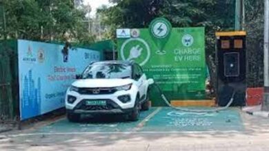 EV यूजर्स के लिए बड़ी राहत: यूपी समेत 8 राज्यों में बनेंगे 4800 नए चार्जिंग स्टेशन EV यूजर्स के लिए बड़ी राहत: यूपी समेत 8 राज्यों में बनेंगे 4800 नए चार्जिंग स्टेशन