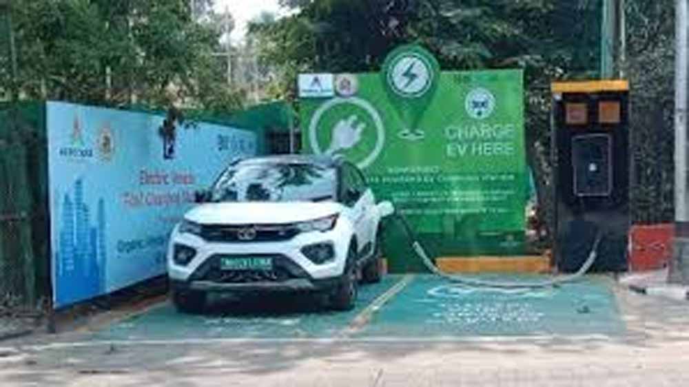 EV यूजर्स के लिए बड़ी राहत: यूपी समेत 8 राज्यों में बनेंगे 4800 नए चार्जिंग स्टेशन EV यूजर्स के लिए बड़ी राहत: यूपी समेत 8 राज्यों में बनेंगे 4800 नए चार्जिंग स्टेशन