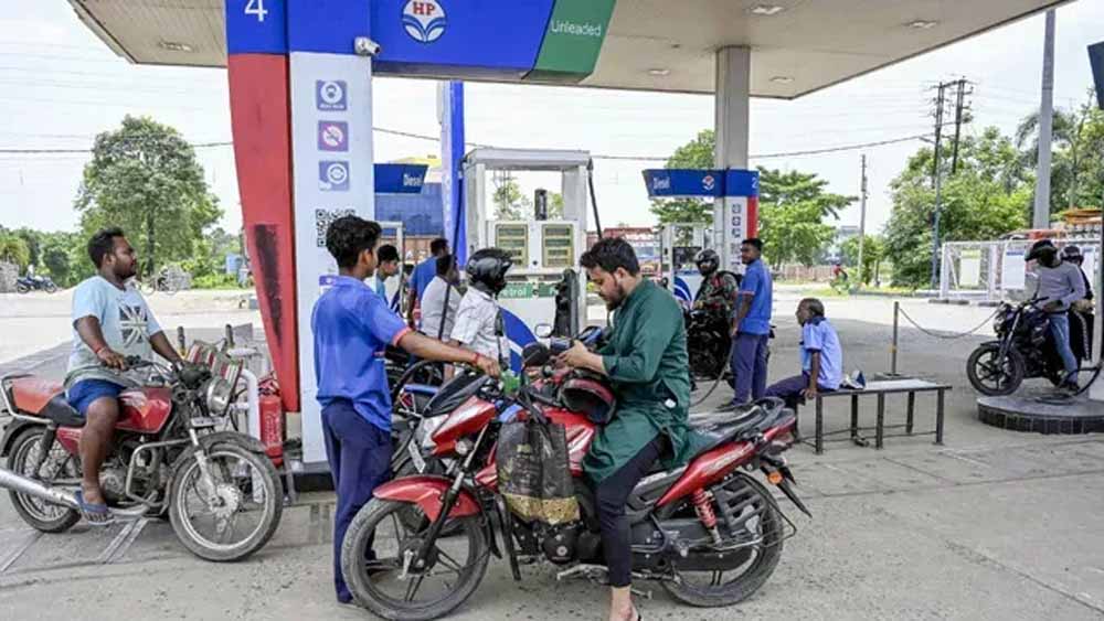 रांची में फिर बढ़े पेट्रोल-डीजल के दाम, चार दिनों में दूसरी बार झटका रांची में फिर बढ़े पेट्रोल-डीजल के दाम, चार दिनों में दूसरी बार झटका