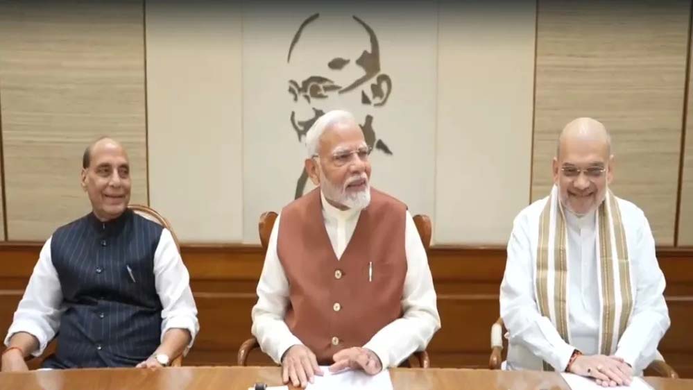 मोदी कैबिनेट का बड़ा ऐलान: पहली स्वदेशी सेमी हाई-स्पीड ट्रेन और किसानों को बढ़ी MSP की सौगात मोदी कैबिनेट का बड़ा ऐलान: पहली स्वदेशी सेमी हाई-स्पीड ट्रेन और किसानों को बढ़ी MSP की सौगात