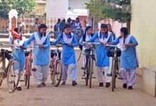 बिहार बालिका साइकिल योजना में बदलाव, साइकिल पर लगेगा नया स्लोगन और मोनोग्राम