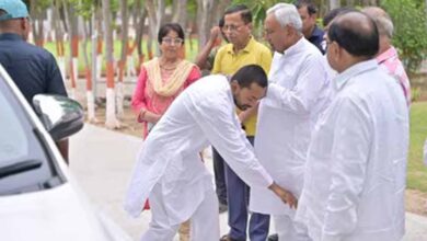 नीतीश कुमार के बेटे निशांत की राजनीतिक पारी शुरू, चंपारण से यात्रा का आगाज नीतीश कुमार के बेटे निशांत की राजनीतिक पारी शुरू, चंपारण से यात्रा का आगाज