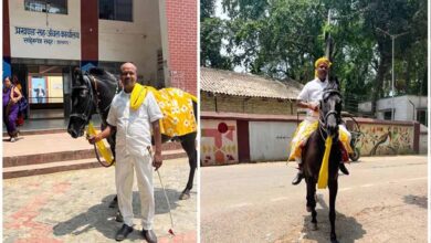 साहिबगंज में अनोखी पहल: घोड़े पर ऑफिस पहुंचे जिला परिषद उपाध्यक्ष, दिया ईंधन बचत का संदेश साहिबगंज में अनोखी पहल: घोड़े पर ऑफिस पहुंचे जिला परिषद उपाध्यक्ष, दिया ईंधन बचत का संदेश