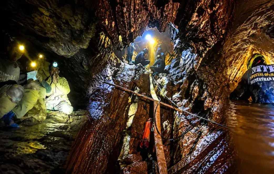 लाओस की खतरनाक गुफा में रेस्क्यू ऑपरेशन: 11 दिनों से जारी जीवन-मृत्यु की जंग लाओस की खतरनाक गुफा में रेस्क्यू ऑपरेशन: 11 दिनों से जारी जीवन-मृत्यु की जंग