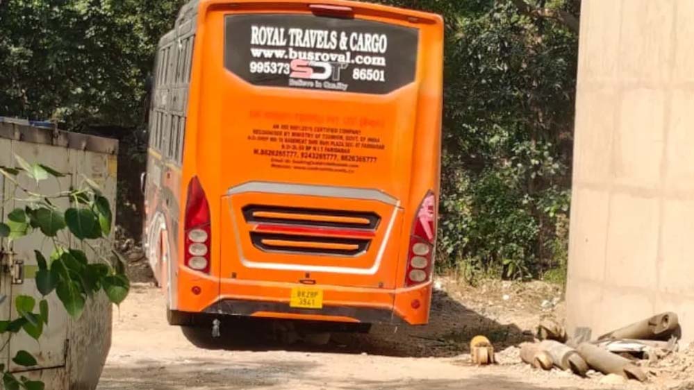 राजधानी दिल्ली में चलती बस में महिला से गैंगरेप, ड्राइवर-कंडक्टर गिरफ्तार राजधानी दिल्ली में चलती बस में महिला से गैंगरेप, ड्राइवर-कंडक्टर गिरफ्तार
