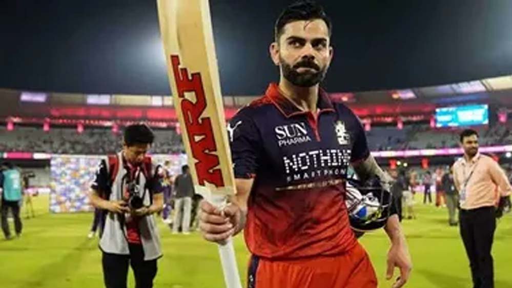विराट के विराट शतक से कांपी KKR, RCB ने छीनी नंबर-1 की कुर्सी विराट के विराट शतक से कांपी KKR, RCB ने छीनी नंबर-1 की कुर्सी
