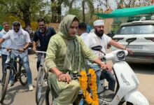 खंडवा में विधायक कंचन तनवे की साइकिल यात्रा चर्चा में, महापौर अमृता यादव ई-कार के साथ हुईं शामिल