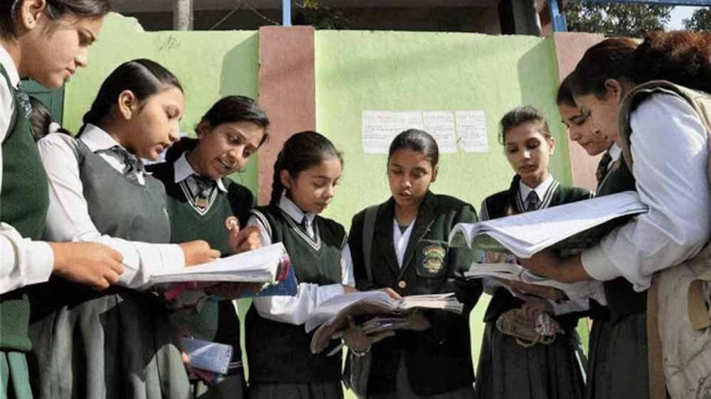 सीबीएसई 9वीं के छात्रों को किताबों की कमी से झटका, एनसीईआरटी पर उठे सवाल सीबीएसई 9वीं के छात्रों को किताबों की कमी से झटका, एनसीईआरटी पर उठे सवाल