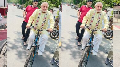 सीएम योगी की प्रेरणा से ईंधन बचत अभियान को मिली नई रफ्तार, साइकिल से विधानसभा पहुंचे वित्त मंत्री