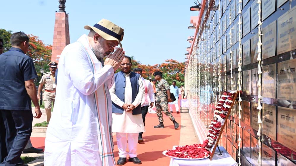 केंद्रीय गृहमंत्री अमित शाह ने अमर वाटिका में शहीदों को दी श्रद्धांजलि, परिजनों से की आत्मीय मुलाकात केंद्रीय गृहमंत्री अमित शाह ने अमर वाटिका में शहीदों को दी श्रद्धांजलि, परिजनों से की आत्मीय मुलाकात