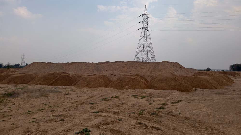 अवैध रेत भंडारण और परिवहन पर बड़ी कार्रवाई, 1740 घनमीटर रेत जप्त