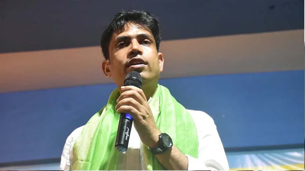 पुष्पा झुकेगा नहीं’ वाले TMC नेता जहांगीर खान ने बदले सुर? री-पोलिंग से पहले नामांकन वापस पुष्पा झुकेगा नहीं’ वाले TMC नेता जहांगीर खान ने बदले सुर? री-पोलिंग से पहले नामांकन वापस