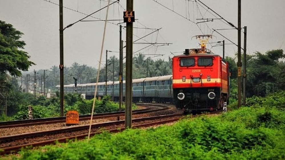 बिहार में रेलवे का मेगा प्रोजेक्ट, आरा जंक्शन से गुजरेंगी 4 रेल लाइनें; कोईलवर में बनेगा फोरलेन पुल बिहार में रेलवे का मेगा प्रोजेक्ट, आरा जंक्शन से गुजरेंगी 4 रेल लाइनें; कोईलवर में बनेगा फोरलेन पुल