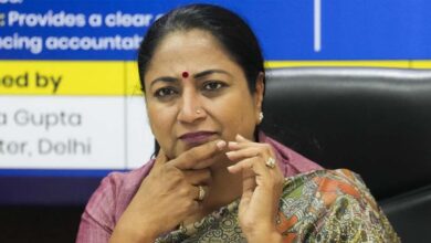 ‘घर के मंदिर’ तक पहुंची BJP? CM रेखा गुप्ता के बयान ने बढ़ाई सियासी हलचल ‘घर के मंदिर’ तक पहुंची BJP? CM रेखा गुप्ता के बयान ने बढ़ाई सियासी हलचल