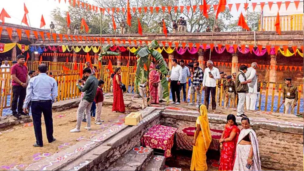 ऐतिहासिक फैसले के बाद भोजशाला में पहली मंगल आरती, दीपों और पटाखों से गूंजेगा परिसर ऐतिहासिक फैसले के बाद भोजशाला में पहली मंगल आरती, दीपों और पटाखों से गूंजेगा परिसर