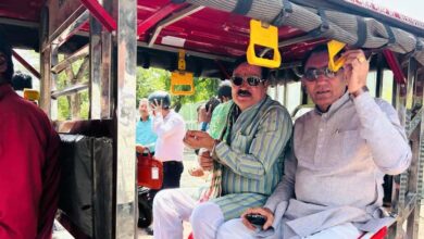 ई-रिक्शा से कैबिनेट बैठक के लिए मंत्रालय पहुंचे मंत्री द्वय श्री टेटवाल और पंवार ई-रिक्शा से कैबिनेट बैठक के लिए मंत्रालय पहुंचे मंत्री द्वय श्री टेटवाल और पंवार