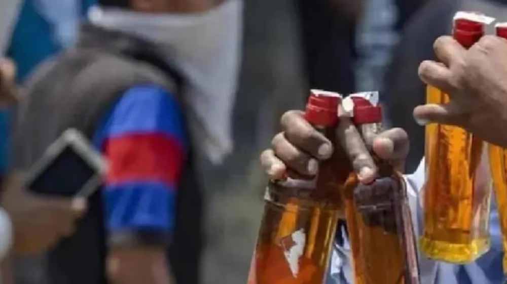 शराबबंदी के बावजूद बिहार में बढ़े शराब पीने वाले पुरुष, NFHS रिपोर्ट में चौंकाने वाला खुलासा शराबबंदी के बावजूद बिहार में बढ़े शराब पीने वाले पुरुष, NFHS रिपोर्ट में चौंकाने वाला खुलासा
