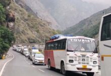 जोशीमठ में 7 किमी लंबा जाम, गर्मी और छुट्टियों में वाहनों का भारी दबाव