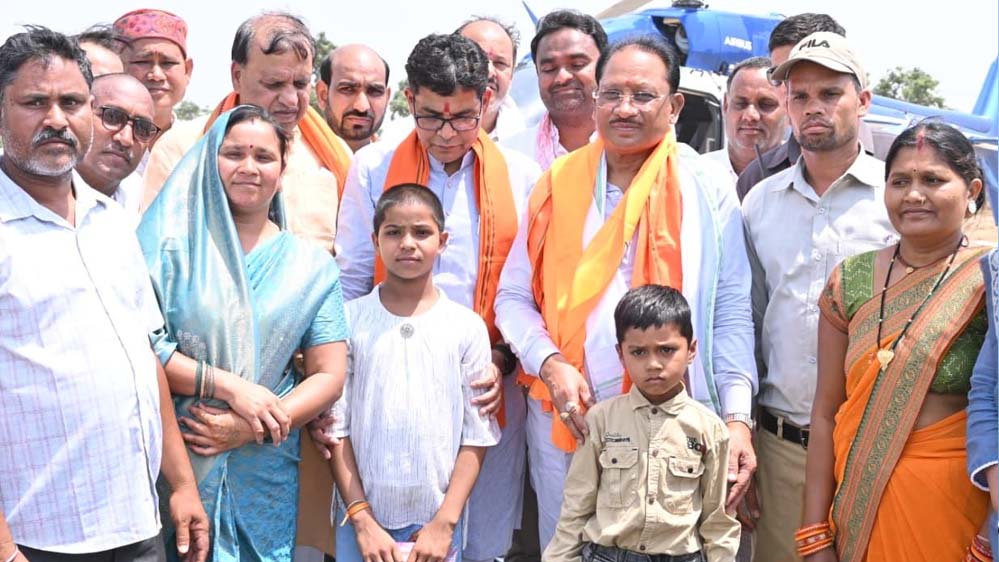 चिरायु योजना से मिली नई जिंदगी: समीरा और नितिन ने मुख्यमंत्री को थैंक यू कार्ड देकर जताया आभार