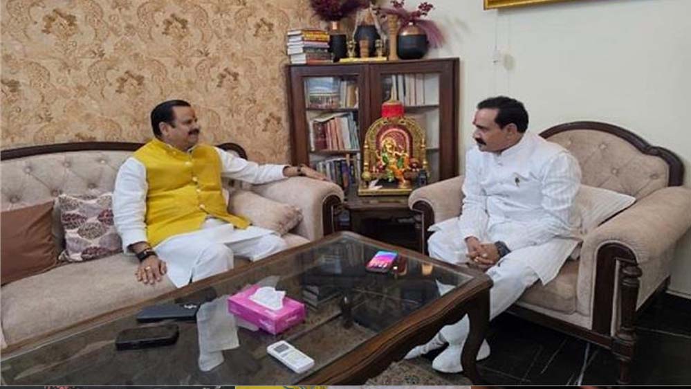 नरोत्तम मिश्रा की बढ़ सकती है सियासी भूमिका, BJP प्रदेश प्रभारी की बैठक से अटकलें तेज नरोत्तम मिश्रा की बढ़ सकती है सियासी भूमिका, BJP प्रदेश प्रभारी की बैठक से अटकलें तेज