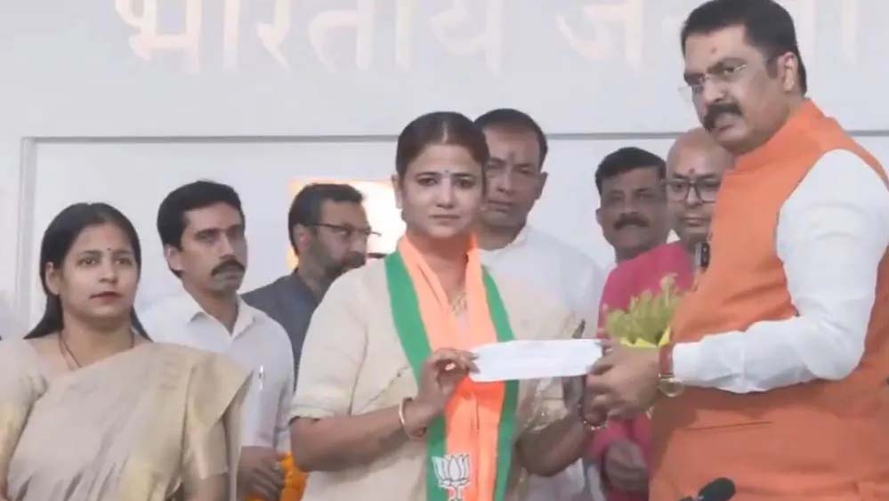 RJD को बड़ा झटका, रितु जायसवाल ने थामा BJP का दामन; संजय सरावगी ने दिलाई सदस्यता