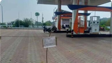 लोहरदगा में पेट्रोल-डीजल संकट गहराया, कई पेट्रोल पंप बंद होने से लोग परेशान लोहरदगा में पेट्रोल-डीजल संकट गहराया, कई पेट्रोल पंप बंद होने से लोग परेशान