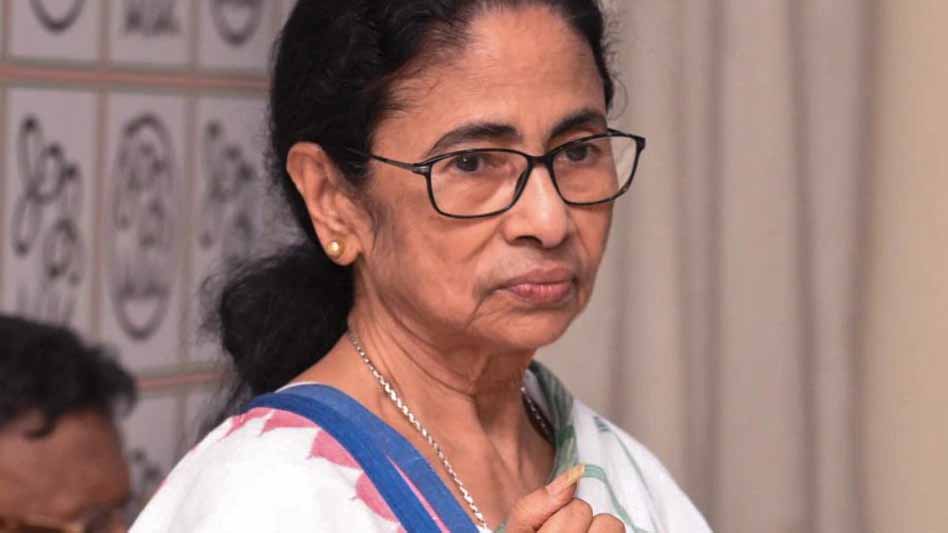 TMC में बगावत के संकेत! ममता बनर्जी की पार्टी छोड़ सकते हैं 20 सांसद TMC में बगावत के संकेत! ममता बनर्जी की पार्टी छोड़ सकते हैं 20 सांसद