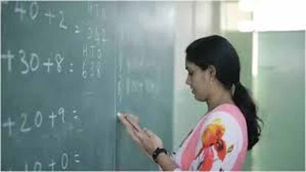 यूपी में भर्ती परीक्षाओं के चलते शिक्षकों पर सख्ती, जून-जुलाई में जिला मुख्यालय छोड़ने पर रोक यूपी में भर्ती परीक्षाओं के चलते शिक्षकों पर सख्ती, जून-जुलाई में जिला मुख्यालय छोड़ने पर रोक
