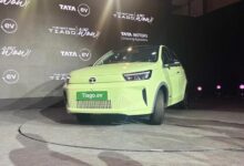 Tata की सबसे सस्ती EV लॉन्च! Tiago EV पर ₹1 लाख तक की कटौती और लाइफटाइम वारंटी