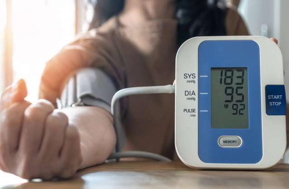 देश में हर 5वां व्यक्ति हाई BP का शिकार, AIIMS डॉक्टर बोले- सिर्फ 2 पॉइंट कम होने से टल सकता है हार्ट अटैक देश में हर 5वां व्यक्ति हाई BP का शिकार, AIIMS डॉक्टर बोले- सिर्फ 2 पॉइंट कम होने से टल सकता है हार्ट अटैक