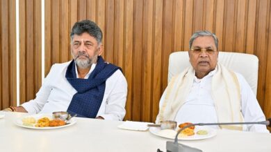 कर्नाटक में बड़ा सत्ता परिवर्तन! डीके शिवकुमार होंगे नए CM, सिद्धारमैया 3 बजे देंगे इस्तीफा कर्नाटक में बड़ा सत्ता परिवर्तन! डीके शिवकुमार होंगे नए CM, सिद्धारमैया 3 बजे देंगे इस्तीफा