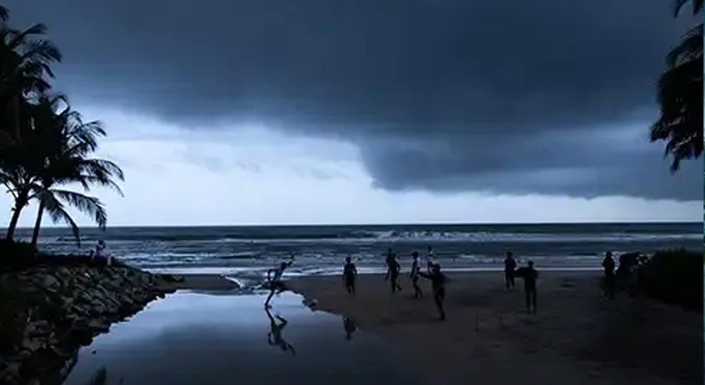 मौसम का बड़ा अपडेट! भारत की ओर बढ़ रहे 2500 किमी चौड़े बादल, 5 राज्यों में होगी झमाझम बारिश