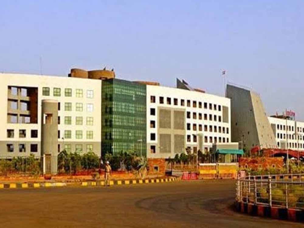 PWD का बड़ा आदेश: SDO से लेकर ENC तक सभी अधिकारियों को मुख्यालय में रहने के निर्देश, ठेकेदारों को हर महीने होगा भुगतान PWD का बड़ा आदेश: SDO से लेकर ENC तक सभी अधिकारियों को मुख्यालय में रहने के निर्देश, ठेकेदारों को हर महीने होगा भुगतान