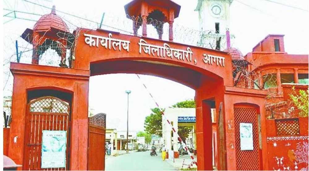 ड्यूटी कटवाने के लिए कलेक्ट्रेट में उमड़ रही भीड़, 300 से अधिक आवेदन