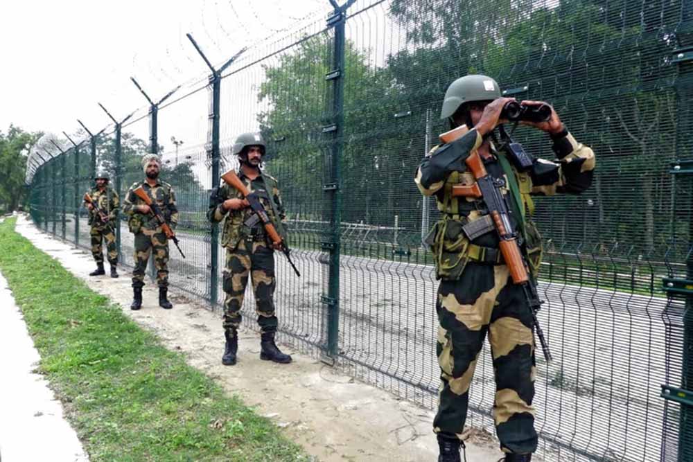 झारखंड-बंगाल सीमा पर सामान्य हालात, अफवाहों का किया गया खंडन झारखंड-बंगाल सीमा पर सामान्य हालात, अफवाहों का किया गया खंडन