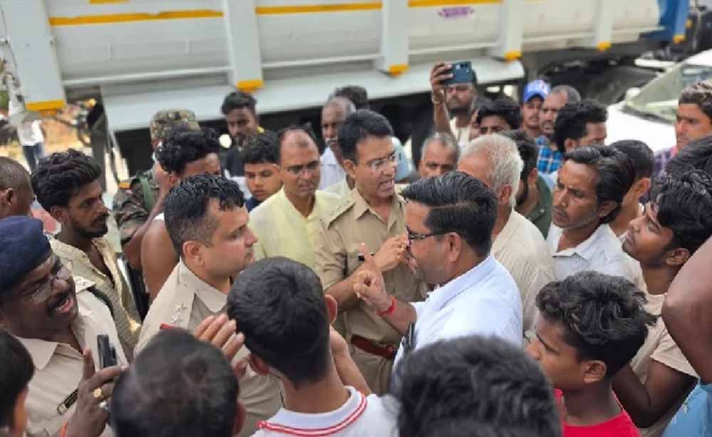 इटखोरी में डैम से मिले प्रतिबंधित पशु के सिर, दो आरोपी गिरफ्तार; फ्रिज से बरामद हुआ मांस इटखोरी में डैम से मिले प्रतिबंधित पशु के सिर, दो आरोपी गिरफ्तार; फ्रिज से बरामद हुआ मांस