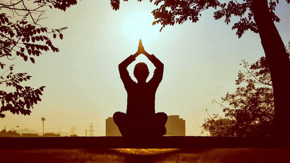 जीवन की दौड़ या मानसिक कैद? गरुड़ पुराण के अनुसार मोक्ष का असली अर्थ जीवन की दौड़ या मानसिक कैद? गरुड़ पुराण के अनुसार मोक्ष का असली अर्थ